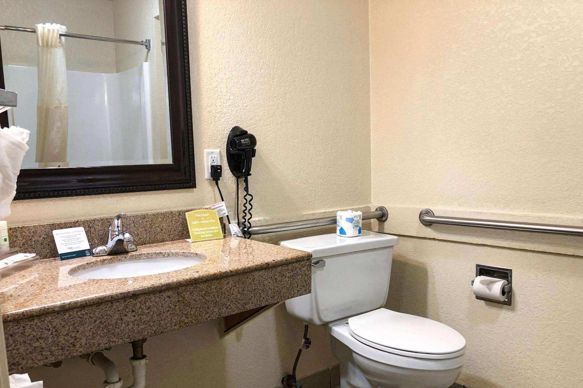 Quality Inn I-70 At Wanamaker Topeka Zewnętrze zdjęcie